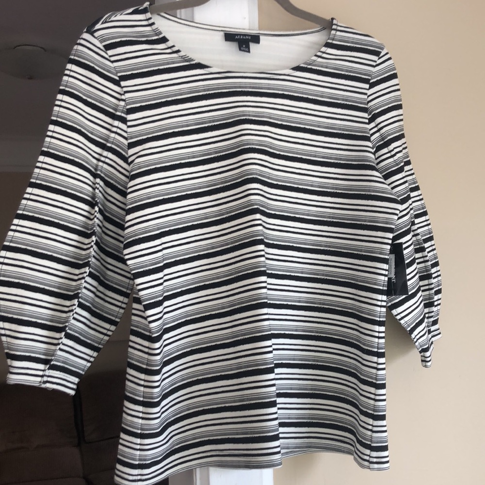 NWT Macy’s New Earth Alfani fitted striped 3/4 sleeved top